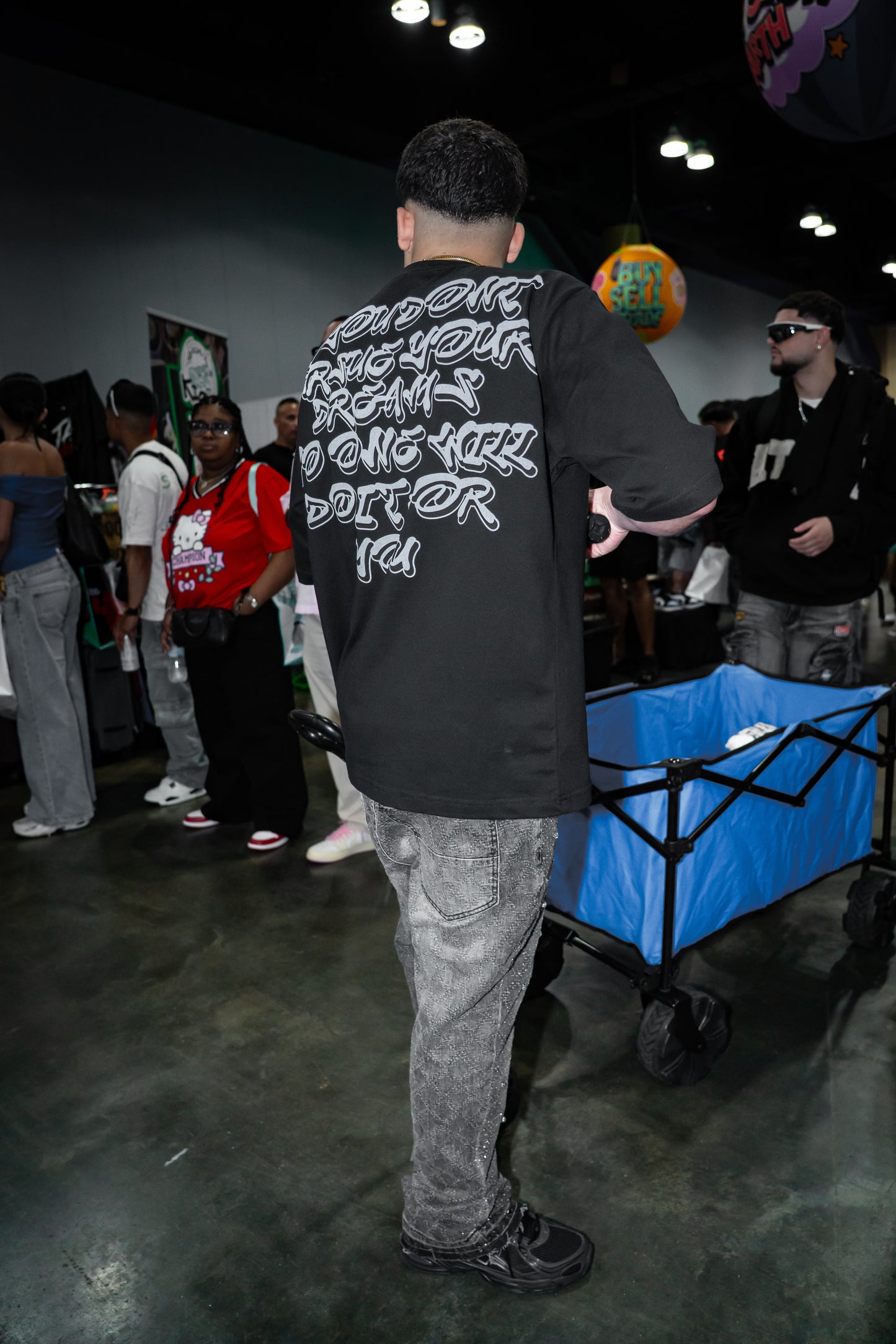 SNEAKERCON TEE 🌟